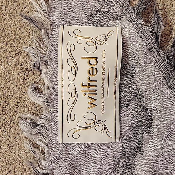 NWT ARITZIA Wilfred Diamond Mosaic Triangle Scarf - Picture 7 of 8